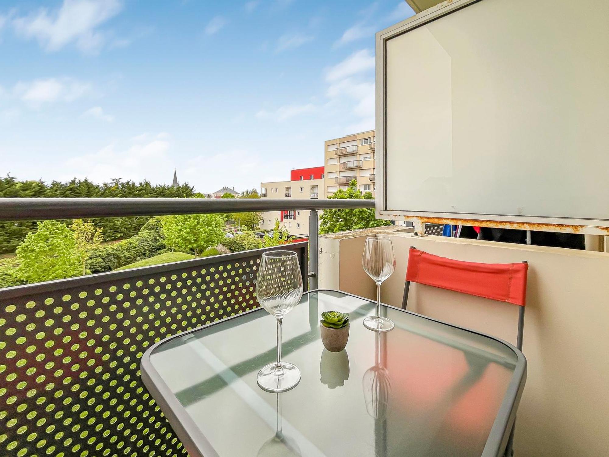 Enchante Avec Terrasse Apartment Luce (Eure-et-Loir)
